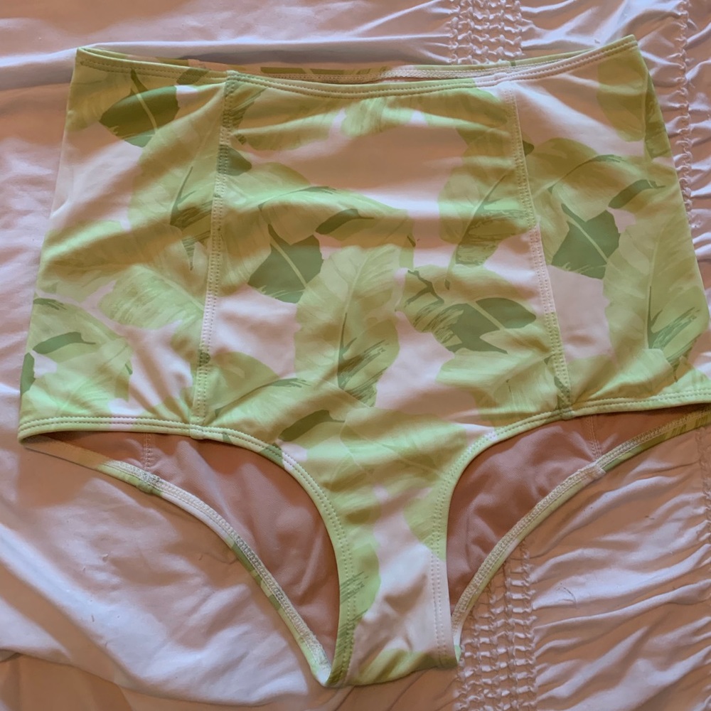 EUC Kortni Jeane Green Palm high waisted bottoms